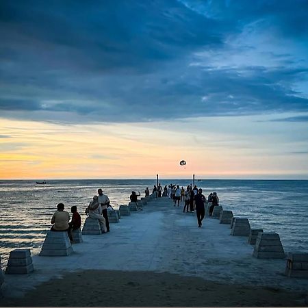Executives Pantai Seaview Batu Ferringhi 2704 - 2 Bedrooms Ngoại thất bức ảnh