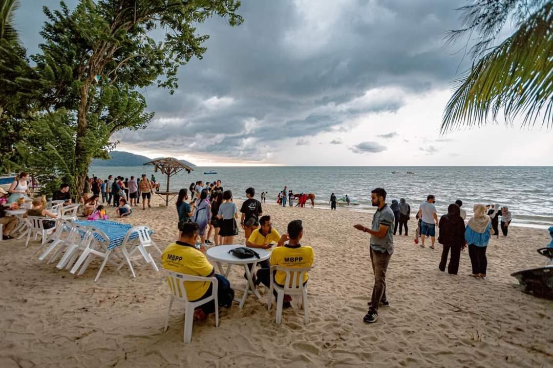 Executives Pantai Seaview Batu Ferringhi 2704 - 2 Bedrooms Ngoại thất bức ảnh